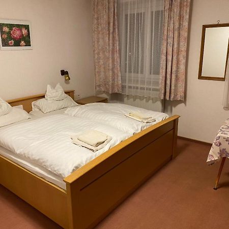 Hotel Flora บาดวือริสโฮเฟิน ภายนอก รูปภาพ