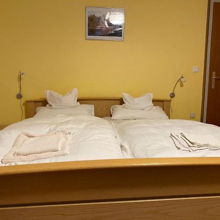Hotel Flora บาดวือริสโฮเฟิน ภายนอก รูปภาพ