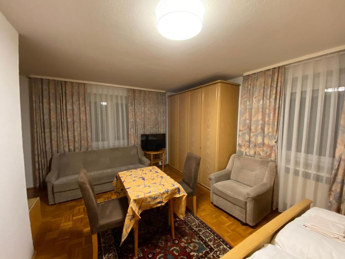 Hotel Flora บาดวือริสโฮเฟิน ภายนอก รูปภาพ